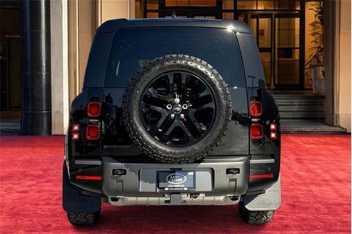 2025 Land Rover Defender P400 Outbound