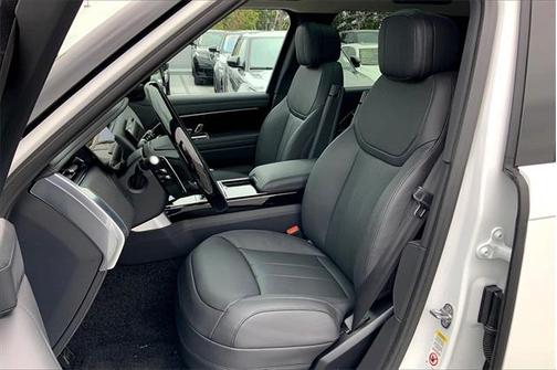 2025 Land Rover Range Rover P400 SE
