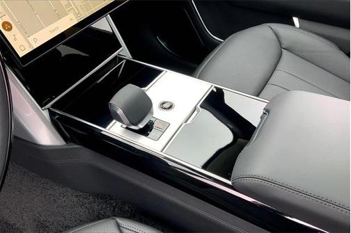 2025 Land Rover Range Rover P400 SE