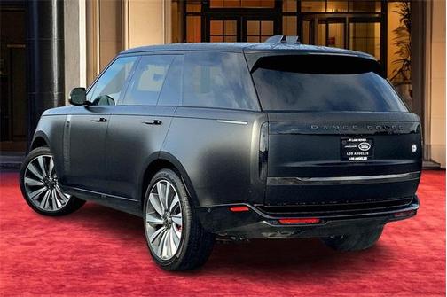 2025 Land Rover Range Rover P615 SV