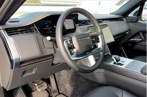 2025 Land Rover Range Rover P615 SV