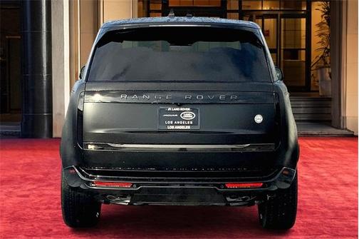 2025 Land Rover Range Rover P615 SV