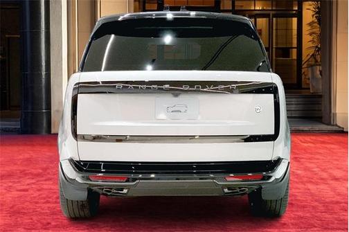 2025 Land Rover Range Rover P615 SV