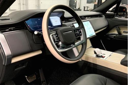 2025 Land Rover Range Rover P615 SV