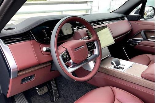 2025 Land Rover Range Rover P550e SE
