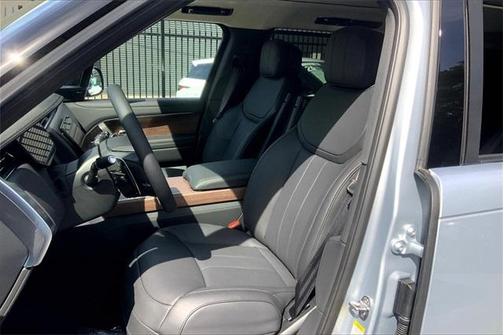 2025 Land Rover Range Rover P400 SE 7 Seat