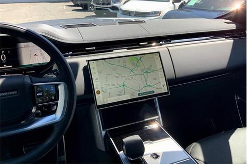 2025 Land Rover Range Rover P400 SE