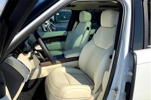 2025 Land Rover Range Rover P530 SE