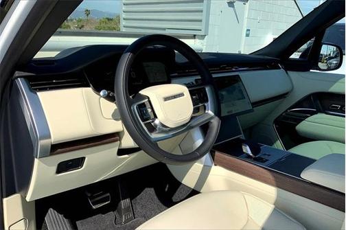 2025 Land Rover Range Rover P530 SE