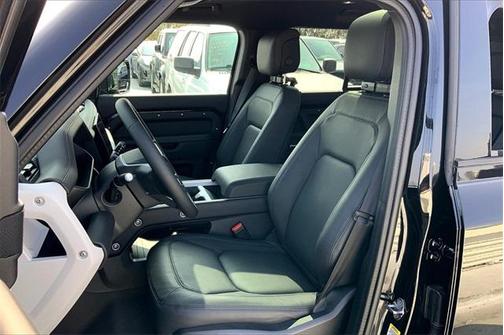 2025 Land Rover Defender P400 X-Dynamic SE