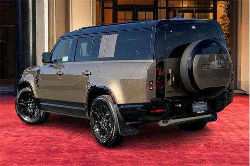 2025 Land Rover Defender P400 X-Dynamic SE