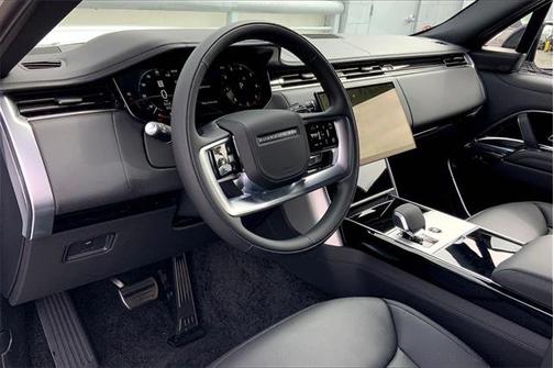 2025 Land Rover Range Rover P400 SE 7 Seat