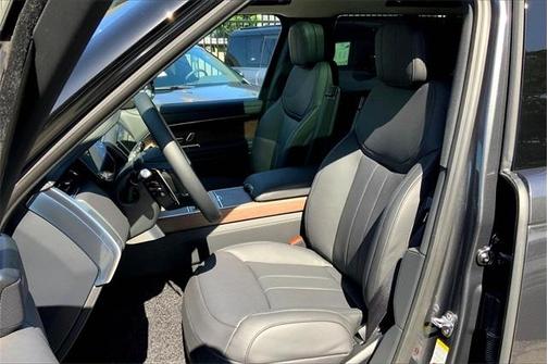 2025 Land Rover Range Rover P400 SE 7 Seat