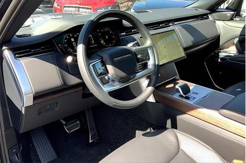 2025 Land Rover Range Rover P400 SE 7 Seat