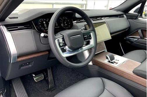 2025 Land Rover Range Rover P550e SE