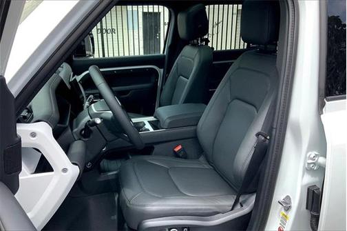 2025 Land Rover Defender P400 X-Dynamic SE