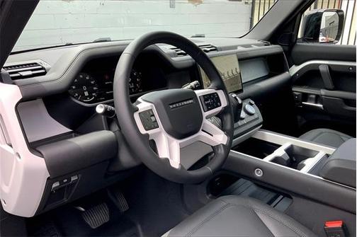 2025 Land Rover Defender P400 X-Dynamic SE