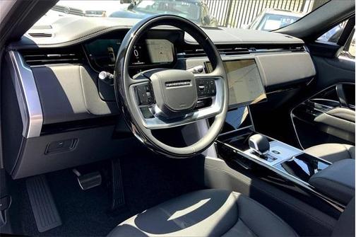 2025 Land Rover Range Rover P400 SE
