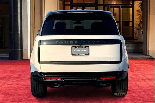2025 Land Rover Range Rover P530 SE