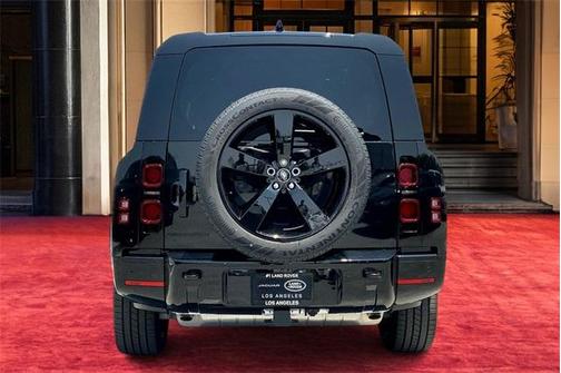 2025 Land Rover Defender P400 X-Dynamic SE