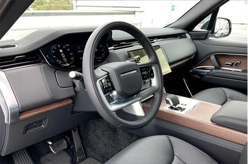2025 Land Rover Range Rover P530 SE 7 Seat
