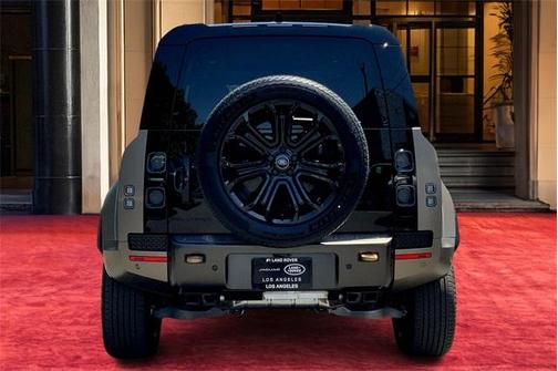 2025 Land Rover Defender V8