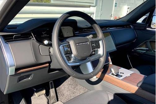 2025 Land Rover Range Rover P530 SE