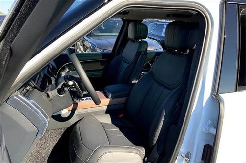 2025 Land Rover Range Rover P530 SE
