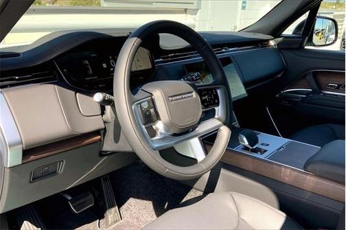 2025 Land Rover Range Rover P530 SE