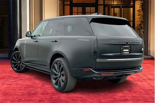 2025 Land Rover Range Rover P615 SV
