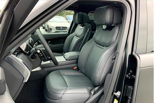 2025 Land Rover Range Rover P615 SV