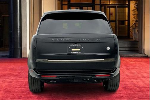 2025 Land Rover Range Rover P615 SV