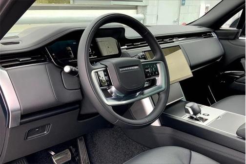 2025 Land Rover Range Rover P615 SV
