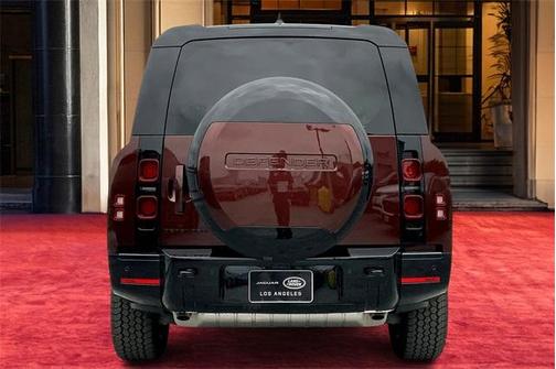 2025 Land Rover Defender P400 X-Dynamic SE