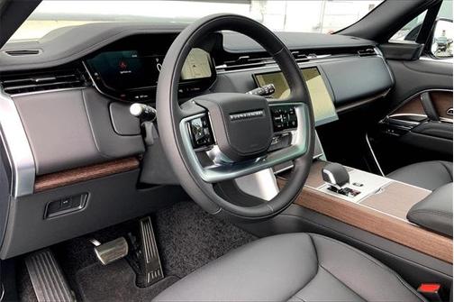 2025 Land Rover Range Rover P530 SE