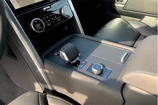 2025 Land Rover Discovery P300 S
