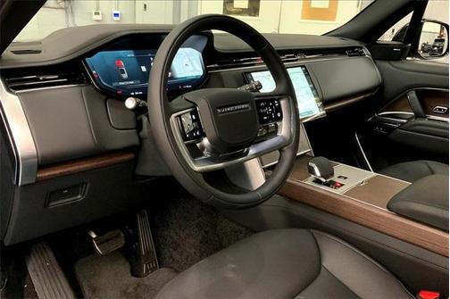 2025 Land Rover Range Rover P400 SE