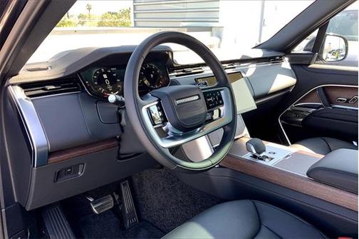 2025 Land Rover Range Rover P530 SE 7 Seat