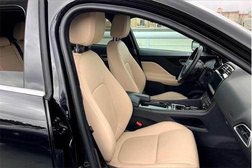 2019 Jaguar F-PACE 25t Premium