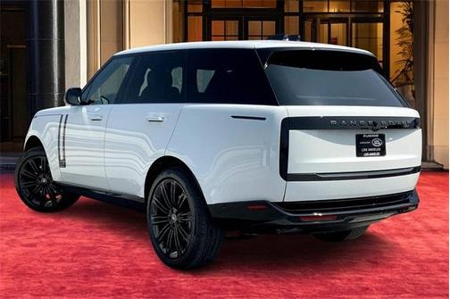 2025 Land Rover Range Rover P400 SE