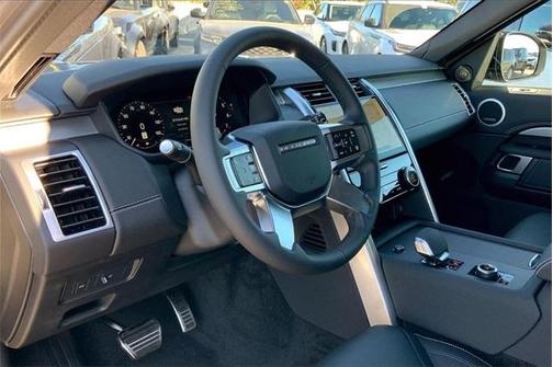 2025 Land Rover Discovery P360 Dynamic SE