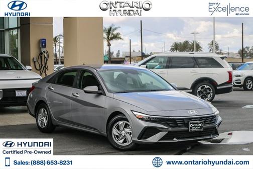 Gray 2025 Hyundai ELANTRA SE
