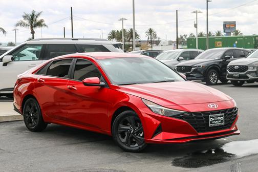Red 2022 Hyundai ELANTRA SEL