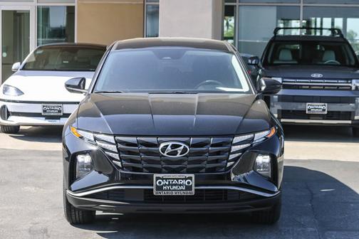 Black 2024 Hyundai TUCSON SE