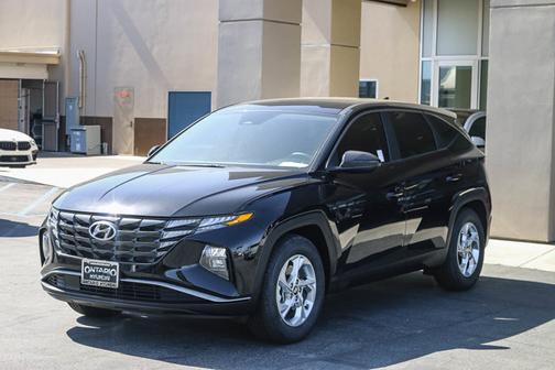 Black 2024 Hyundai TUCSON SE