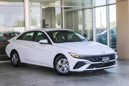 2025 Hyundai ELANTRA SE