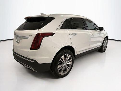 Crystal White Tricoat 2025 Cadillac XT5 Premium Luxury