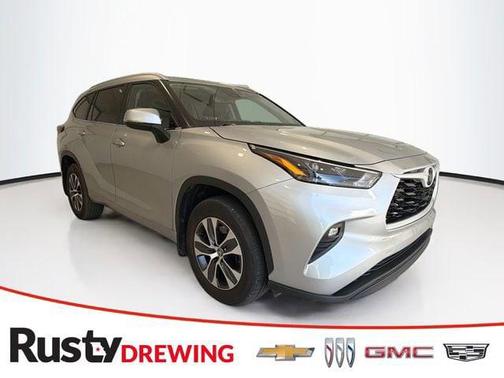 Celestial Silver Metallic 2024 Toyota Highlander XLE