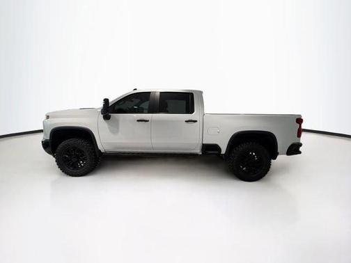 Summit White 2024 Chevrolet Silverado 2500 Custom