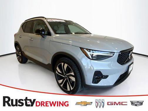2024 Volvo XC40 B5 Ultimate Dark Theme